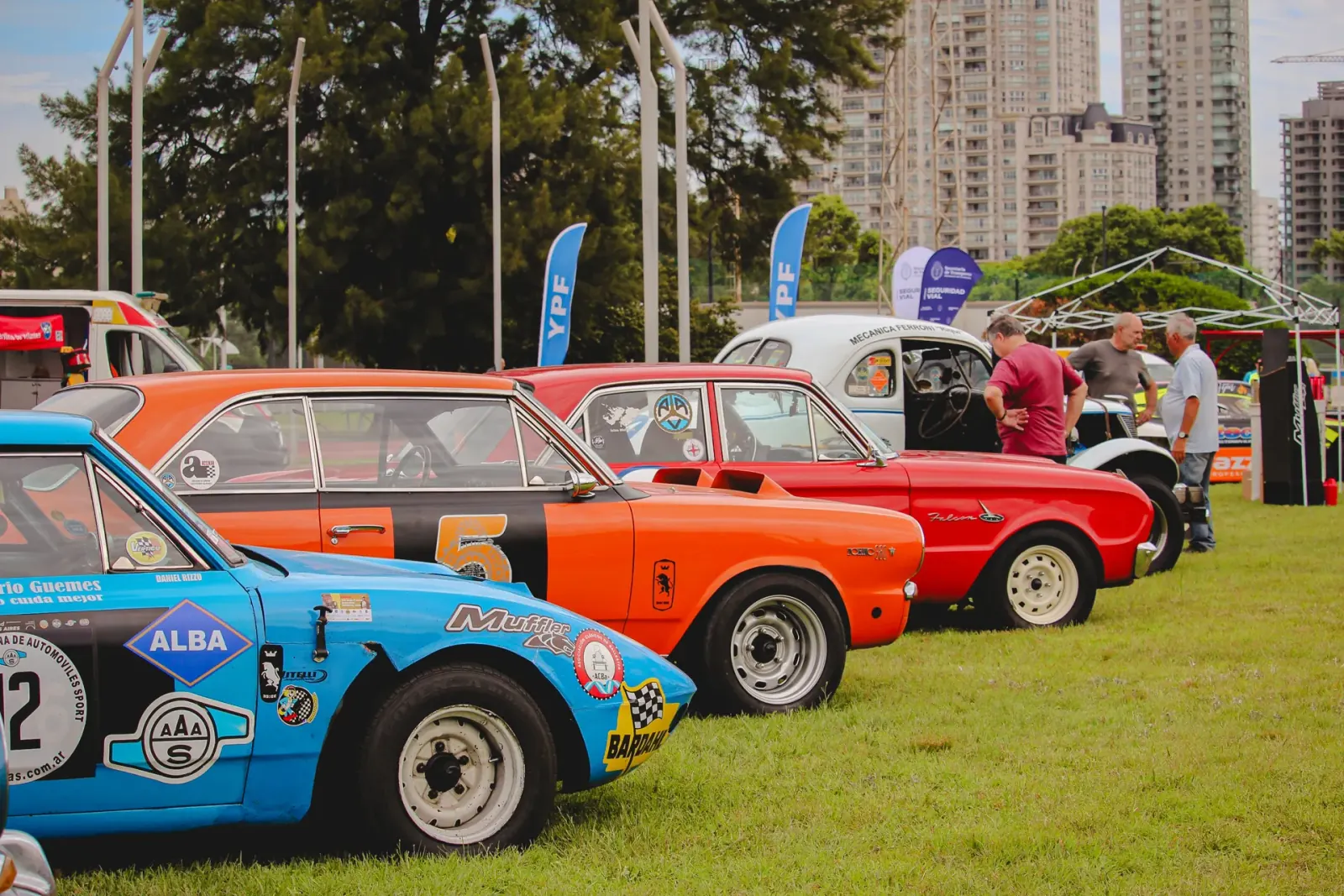 Expo Autos CeNARD · Restauration · SOMOS DER (1)